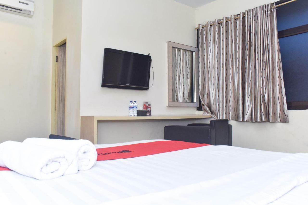 Reddoorz Plus Near Sultan Hasanuddin Airport Makassar Exterior foto